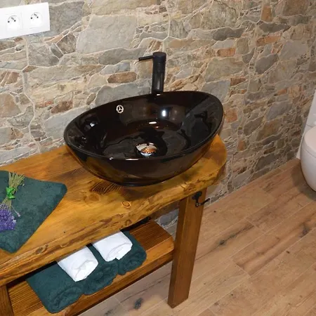 アパート Elenka ツベレツ