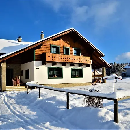 アパート Elenka ツベレツ