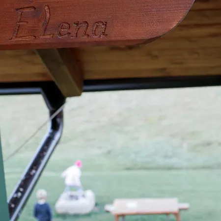 アパート Elenka ツベレツ